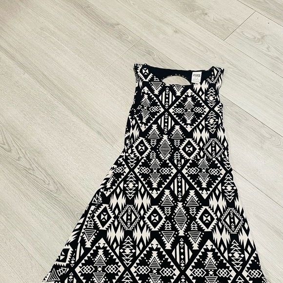 PINK VS Black and White Geometric Pattern Dress w/ back keyhole opening Sz M - Picture 4 of 8